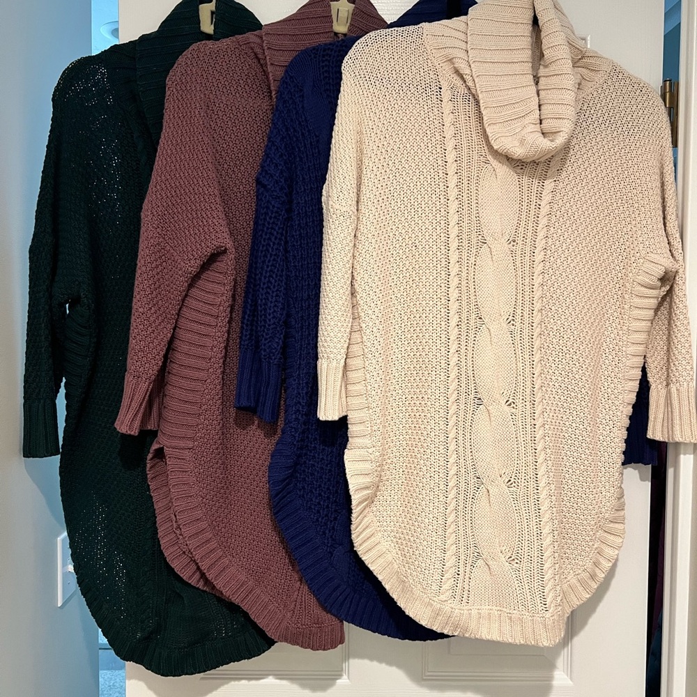EXPRESS Cowl Neck Cable Knit
Circle Hem Sweaters. Set of 4 Size M